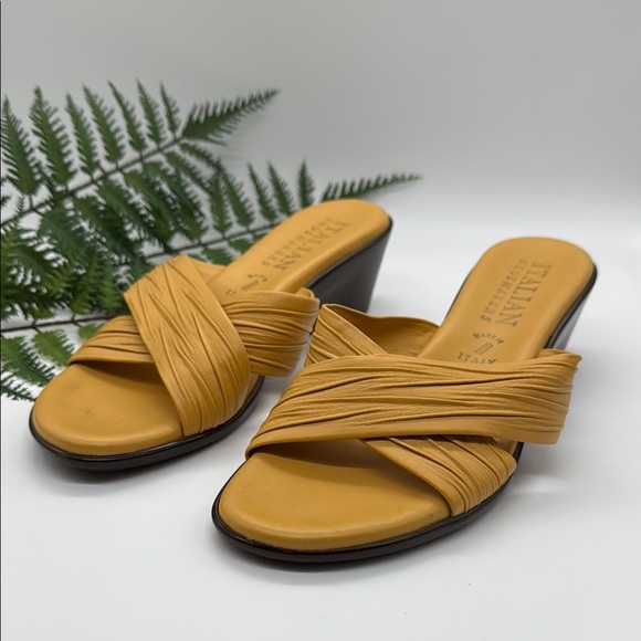 Italian Shoemakers Yellow Mules with Gathered Design - Picture 1 of 4